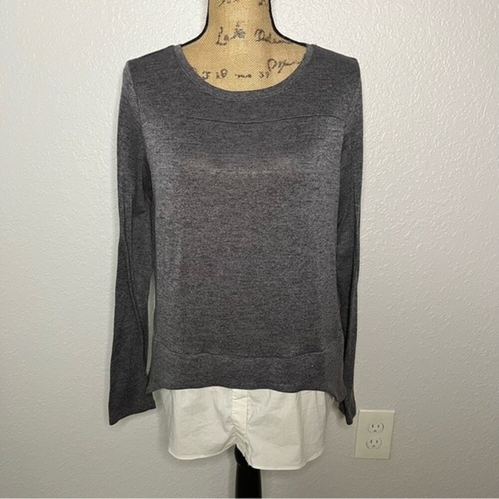 Simply Vera Wang Size M Grey Pullover Sweater Office Curved Hem Layering Classic